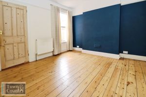 Ladysmith Avenue - click for photo gallery